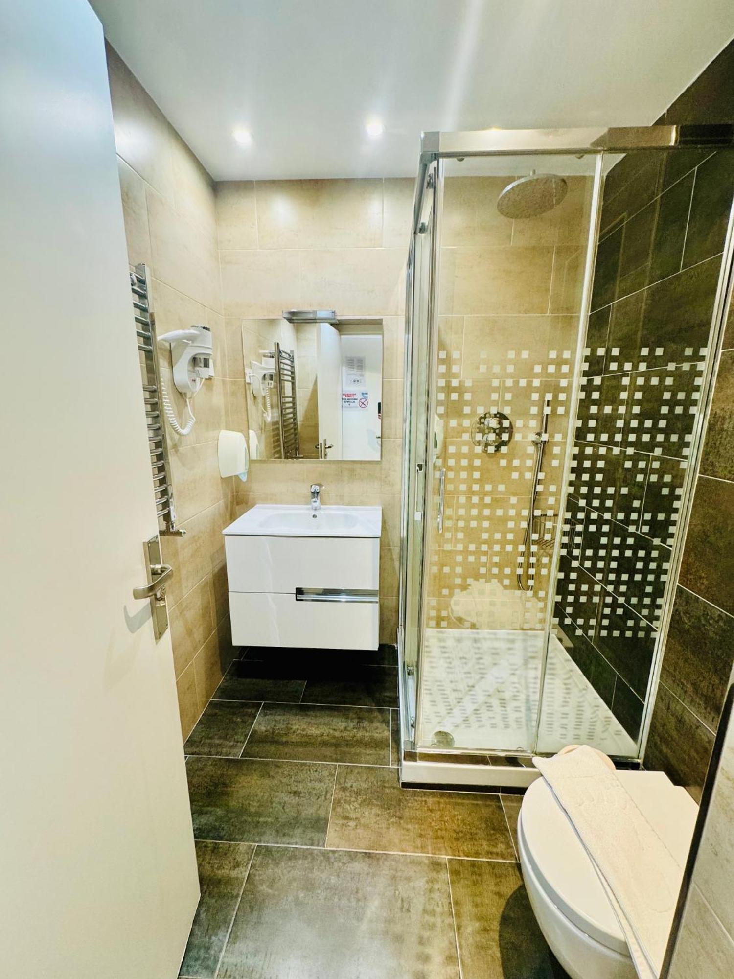 Apartamentos Apolo Madryt Zewnętrze zdjęcie